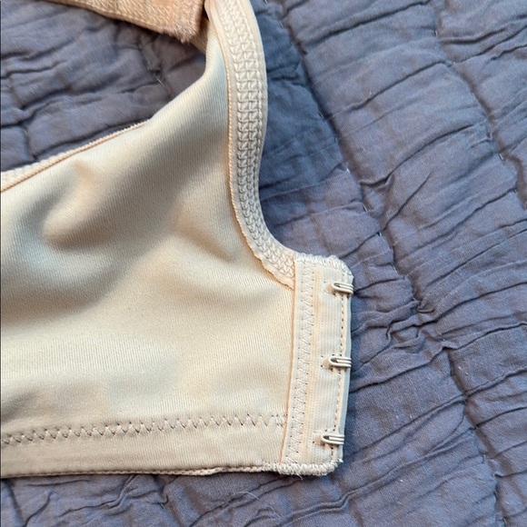 Wacoal Tan Women's Workout Bra size 32 DD. - Picture 7 of 8